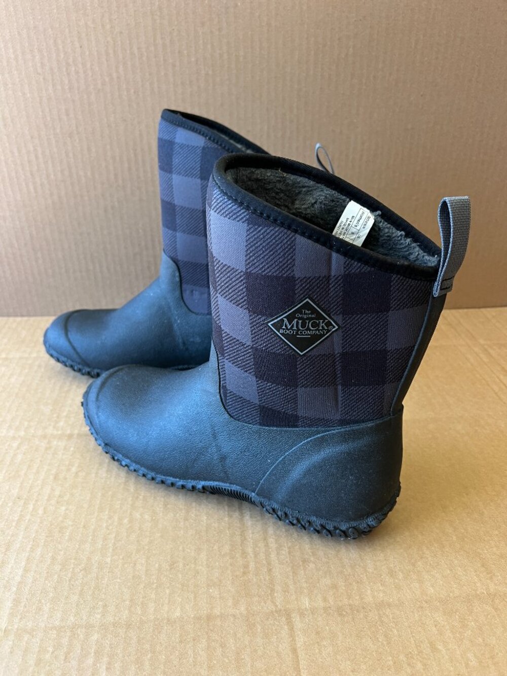 Muck Women Display Model Plaid Fleece Rubber Outsole Black Size 8 Waterproof